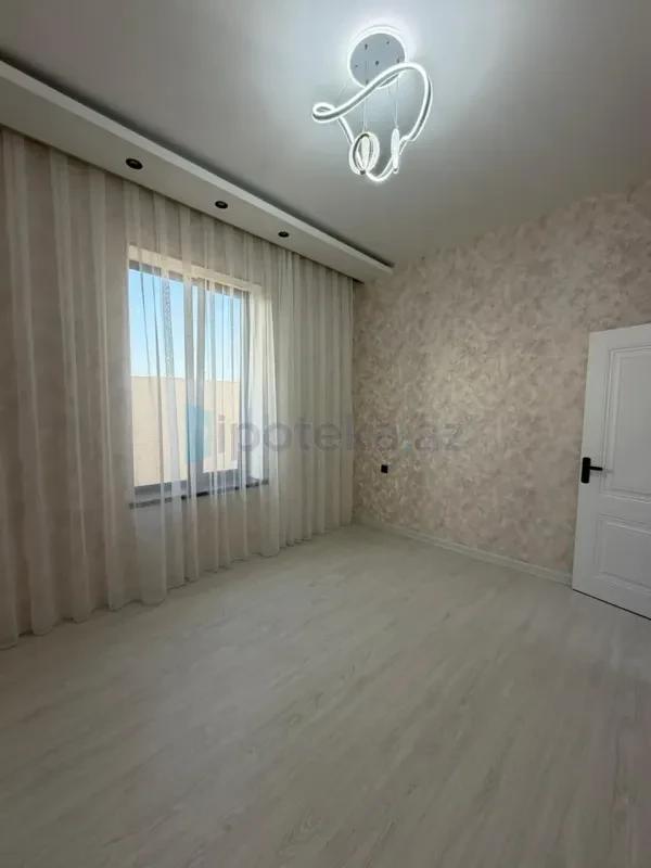 Satılır 4 otaqlı mənzil 140 m²