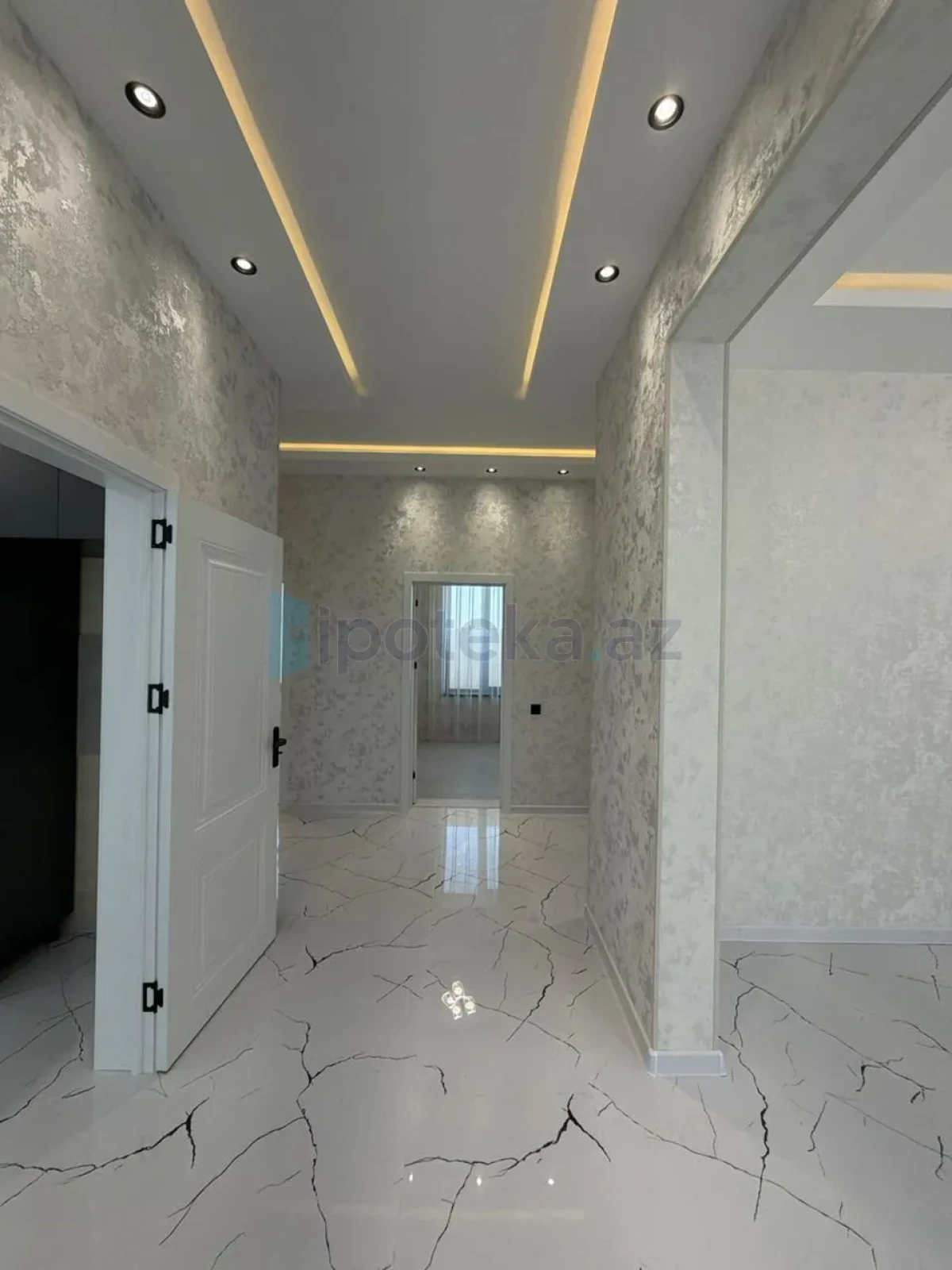 Satılır 4 otaqlı mənzil 140 m²