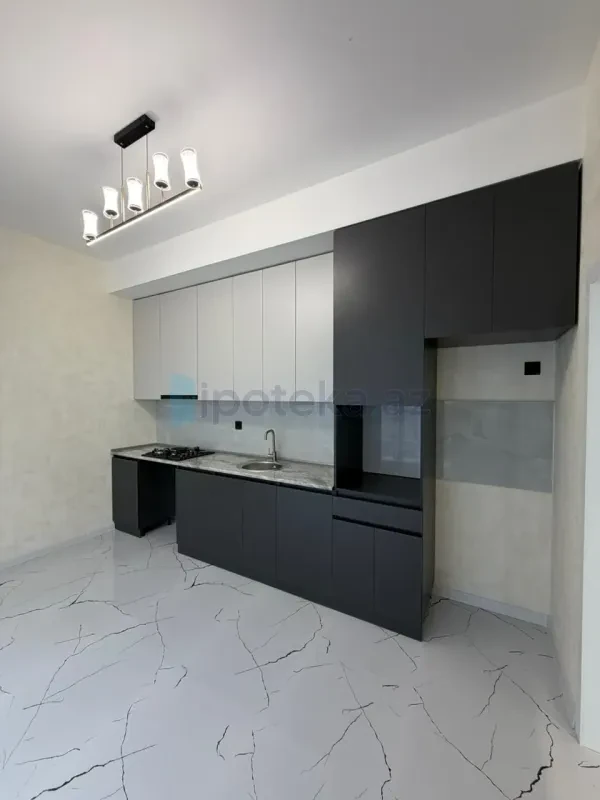 Satılır 4 otaqlı mənzil 140 m²