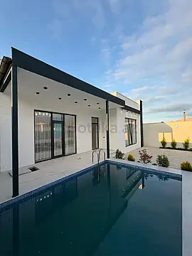 Satılır 4 otaqlı mənzil 140 m²
