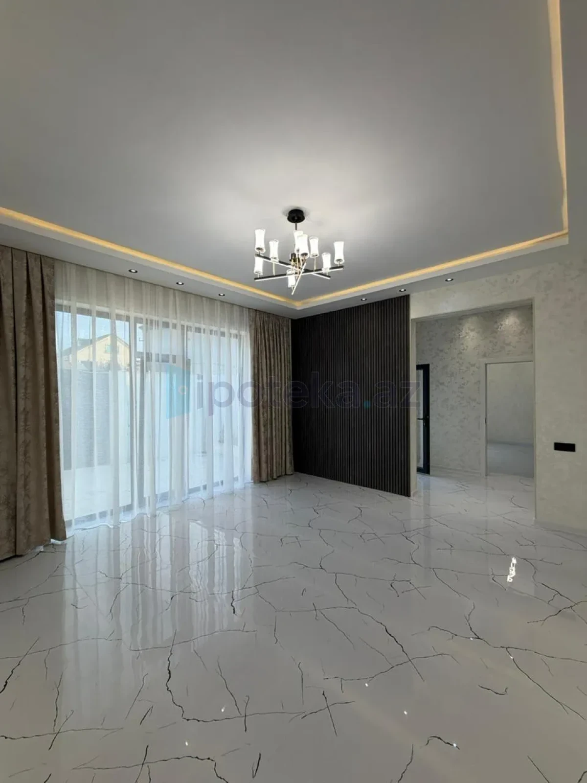 Satılır 4 otaqlı mənzil 140 m²
