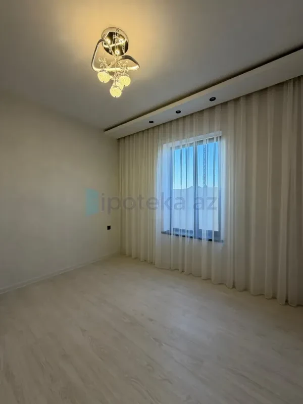 Satılır 4 otaqlı mənzil 140 m²