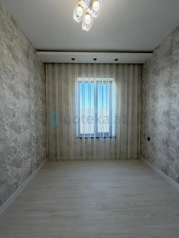 Satılır 4 otaqlı mənzil 140 m²