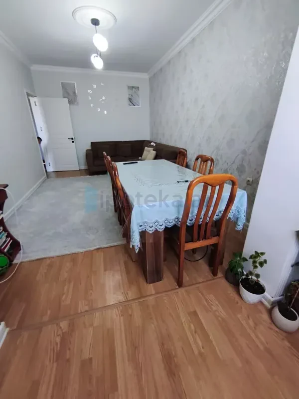 Satılır 2 otaqlı köhnə tikili 70 m²