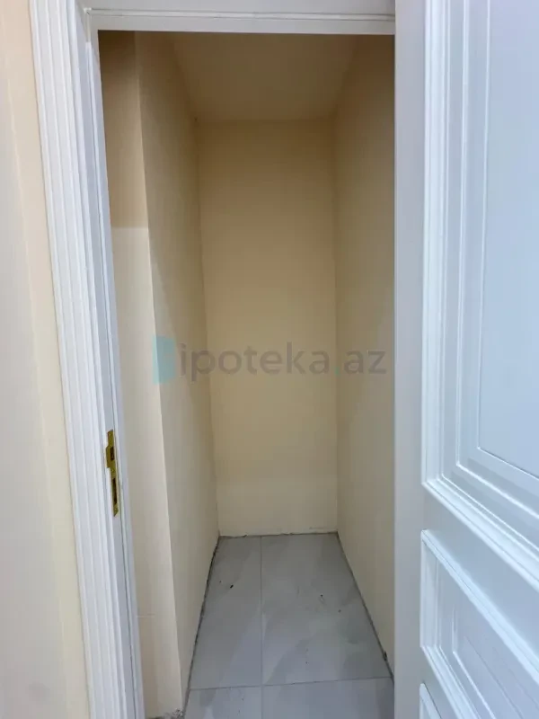 Satılır 4 otaqlı köhnə tikili 105 m²