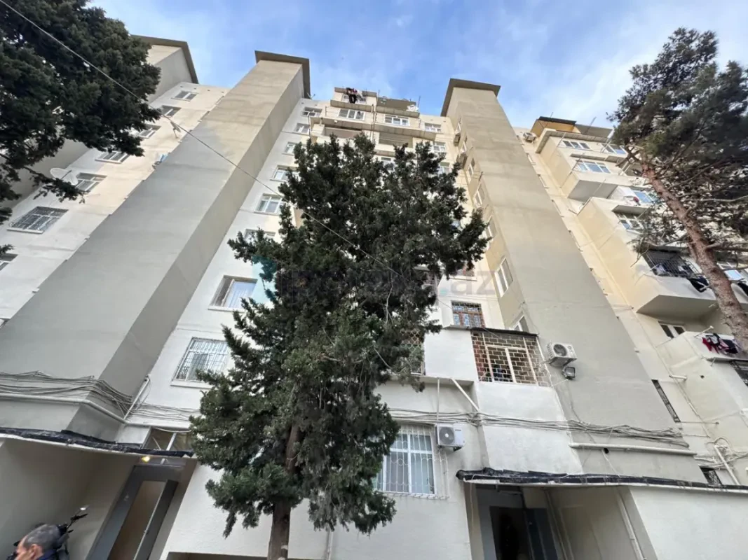Satılır 4 otaqlı köhnə tikili 105 m²
