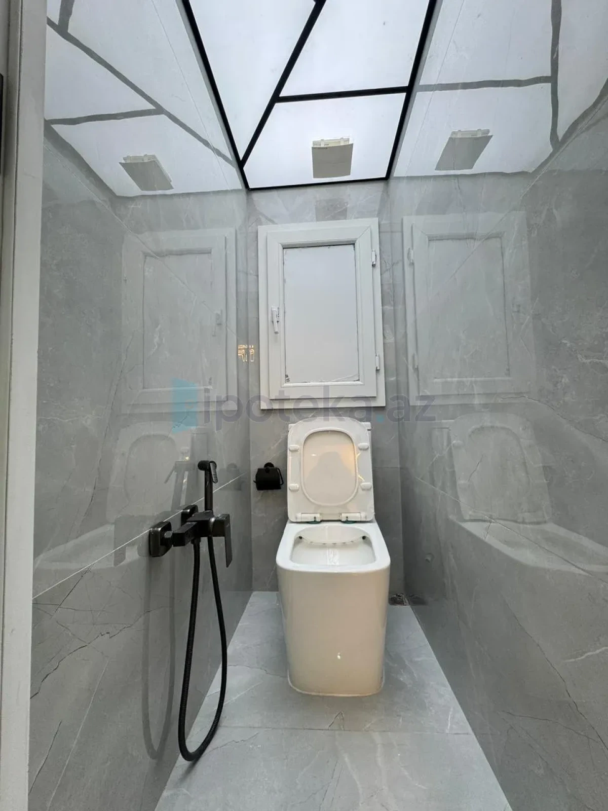 Satılır 4 otaqlı köhnə tikili 105 m²