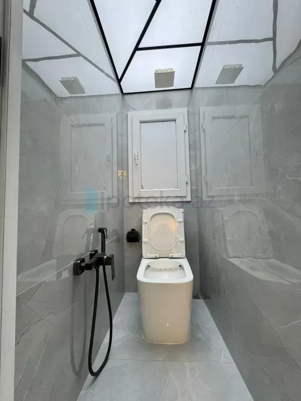 Satılır 4 otaqlı köhnə tikili 105 m²