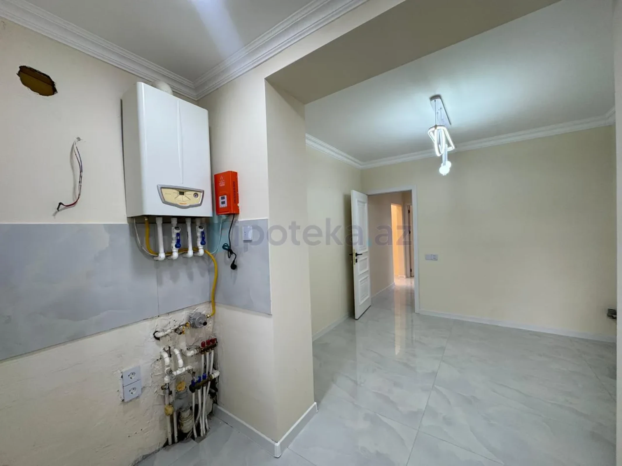 Satılır 4 otaqlı köhnə tikili 105 m²