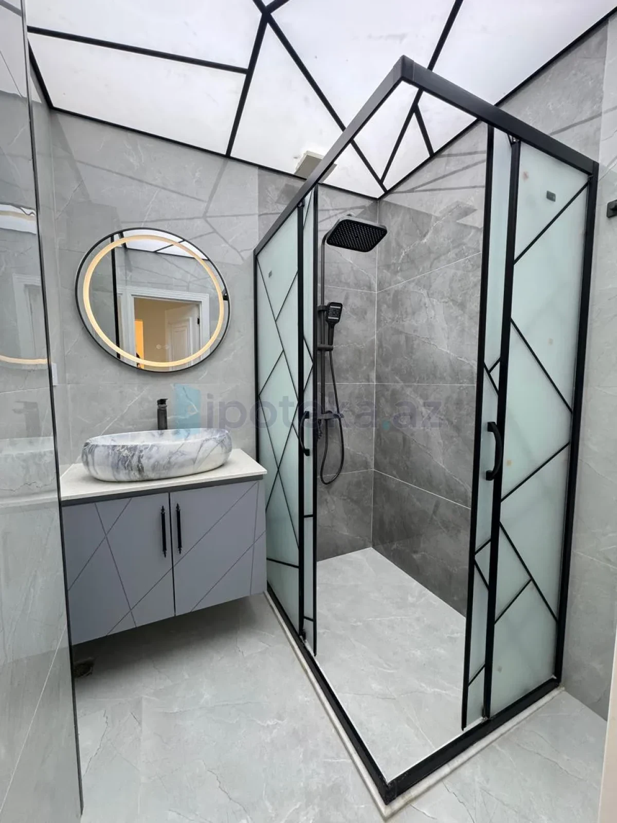 Satılır 4 otaqlı köhnə tikili 105 m²