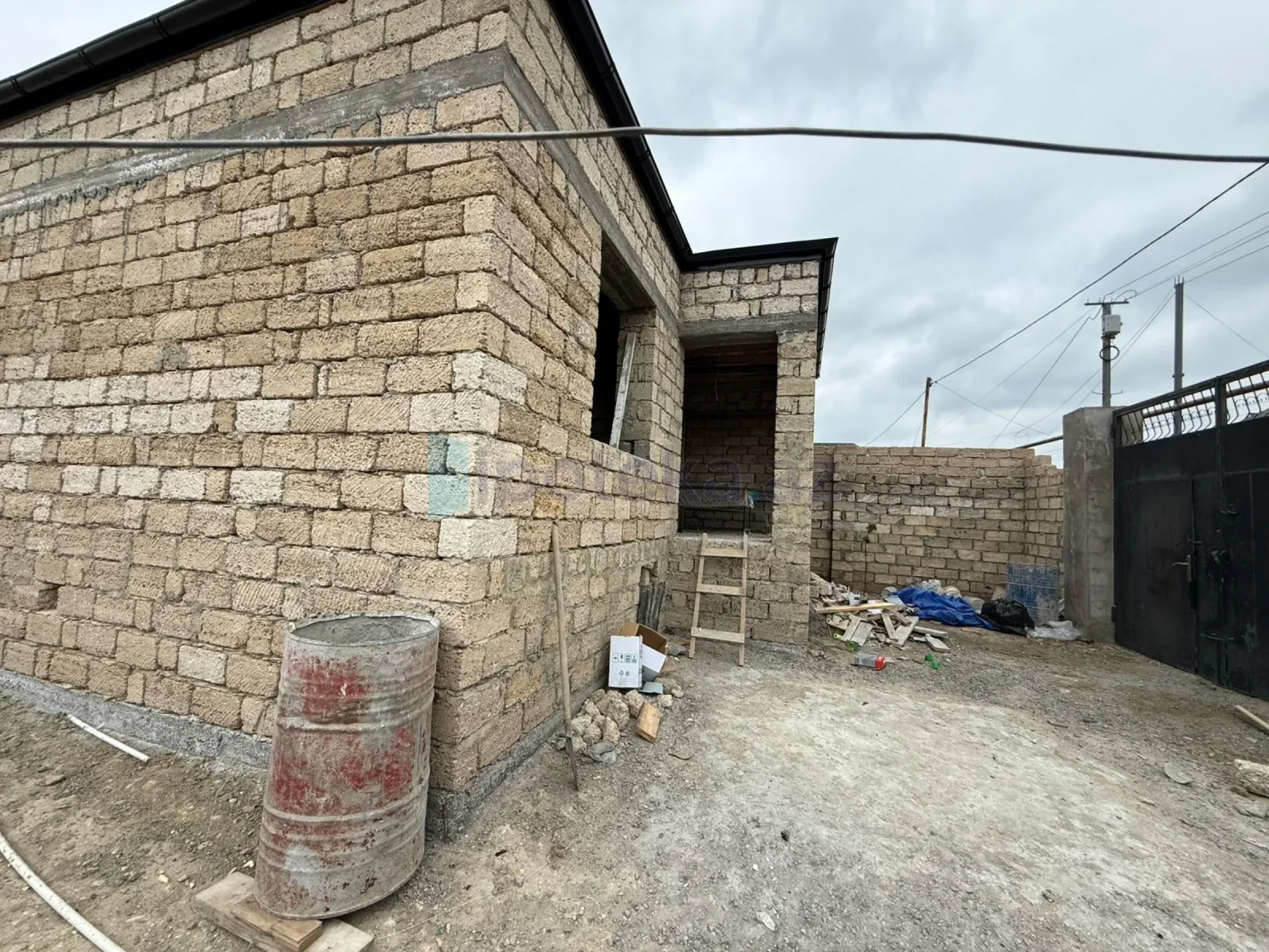 Satılır 3 otaqlı həyət evi 100 m²