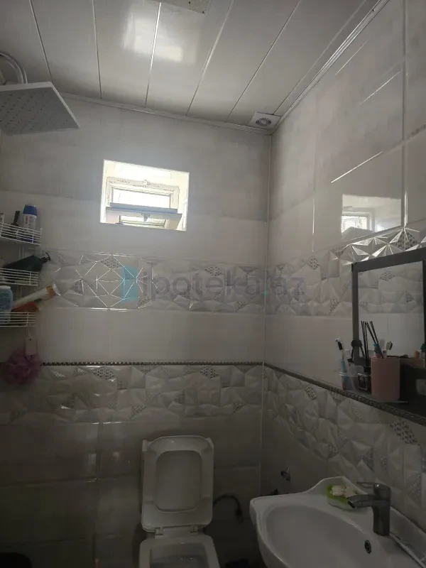 Satılır 6 otaqlı həyət evi 200 m²