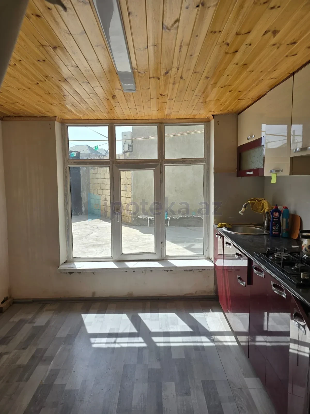 Satılır 6 otaqlı həyət evi 200 m²