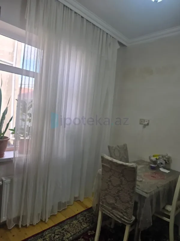 Satılır 6 otaqlı həyət evi 200 m²