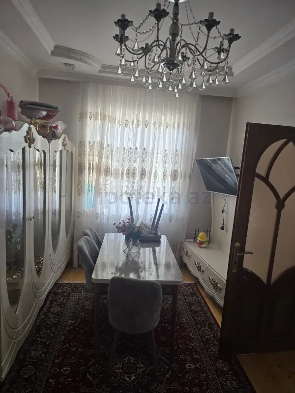 Satılır 6 otaqlı həyət evi 200 m²