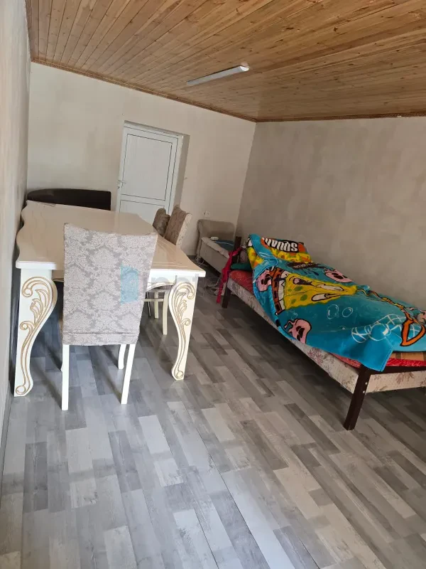 Satılır 6 otaqlı həyət evi 200 m²
