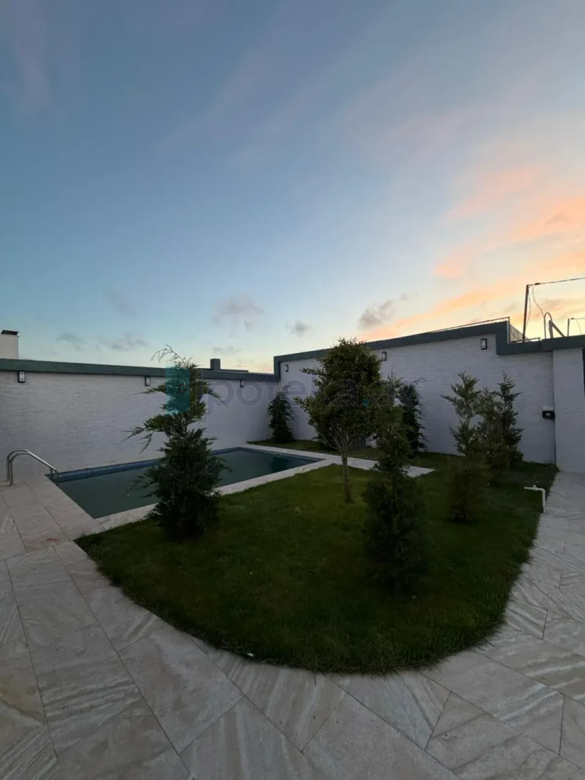 Satılır 4 otaqlı mənzil 150 m²