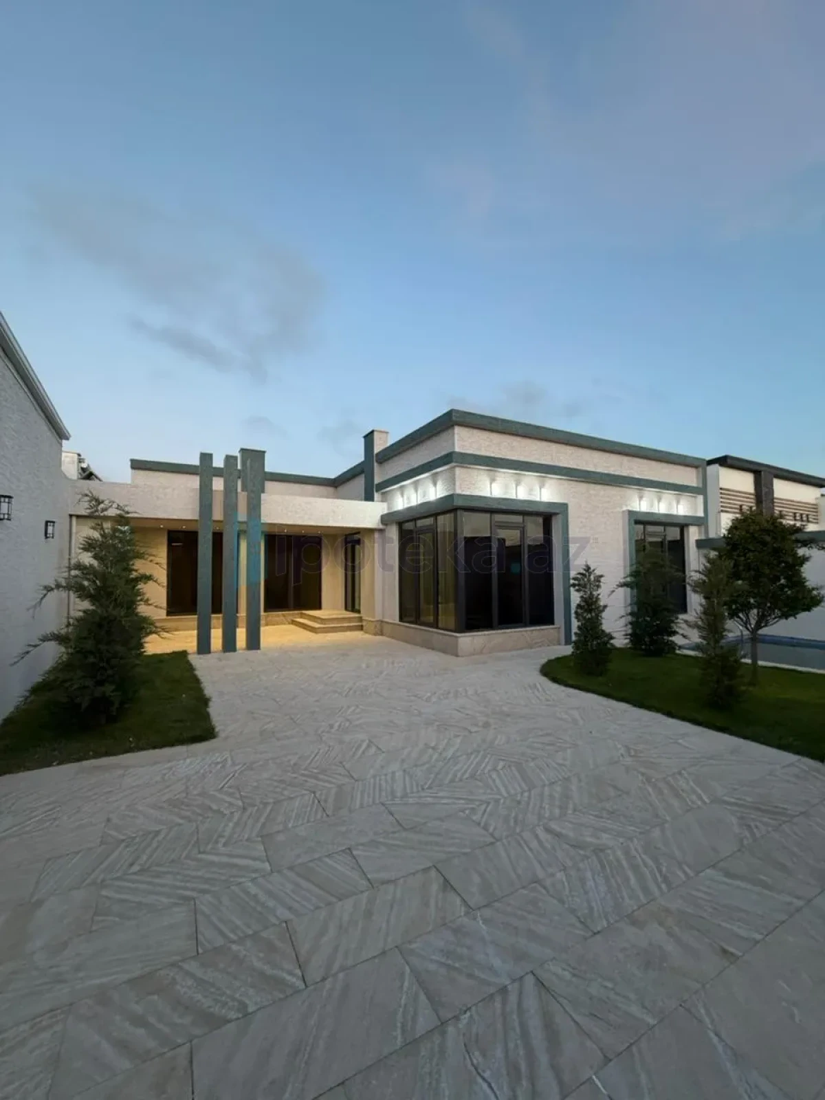 Satılır 4 otaqlı mənzil 150 m²