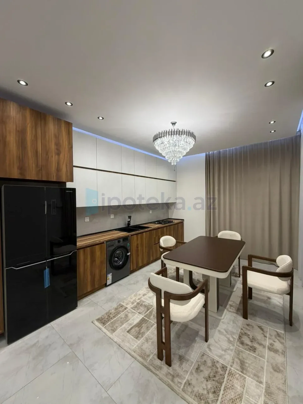 Satılır 4 otaqlı mənzil 150 m²