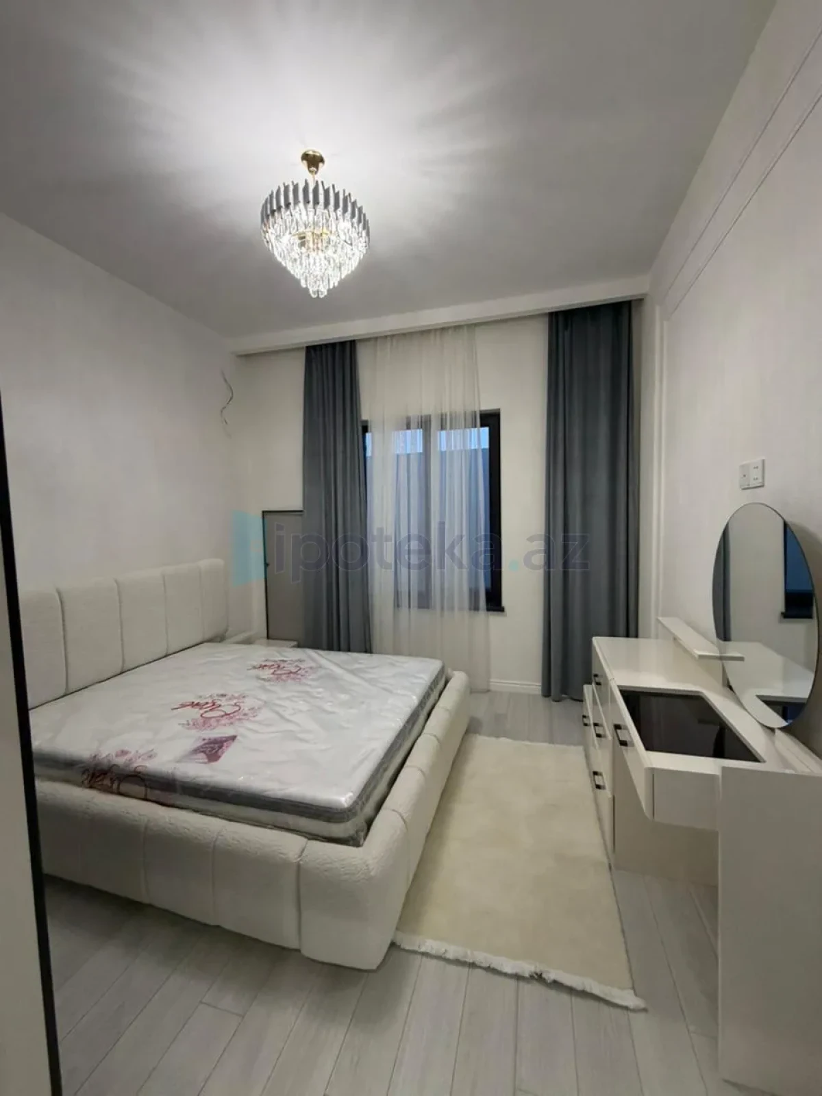 Satılır 4 otaqlı mənzil 150 m²