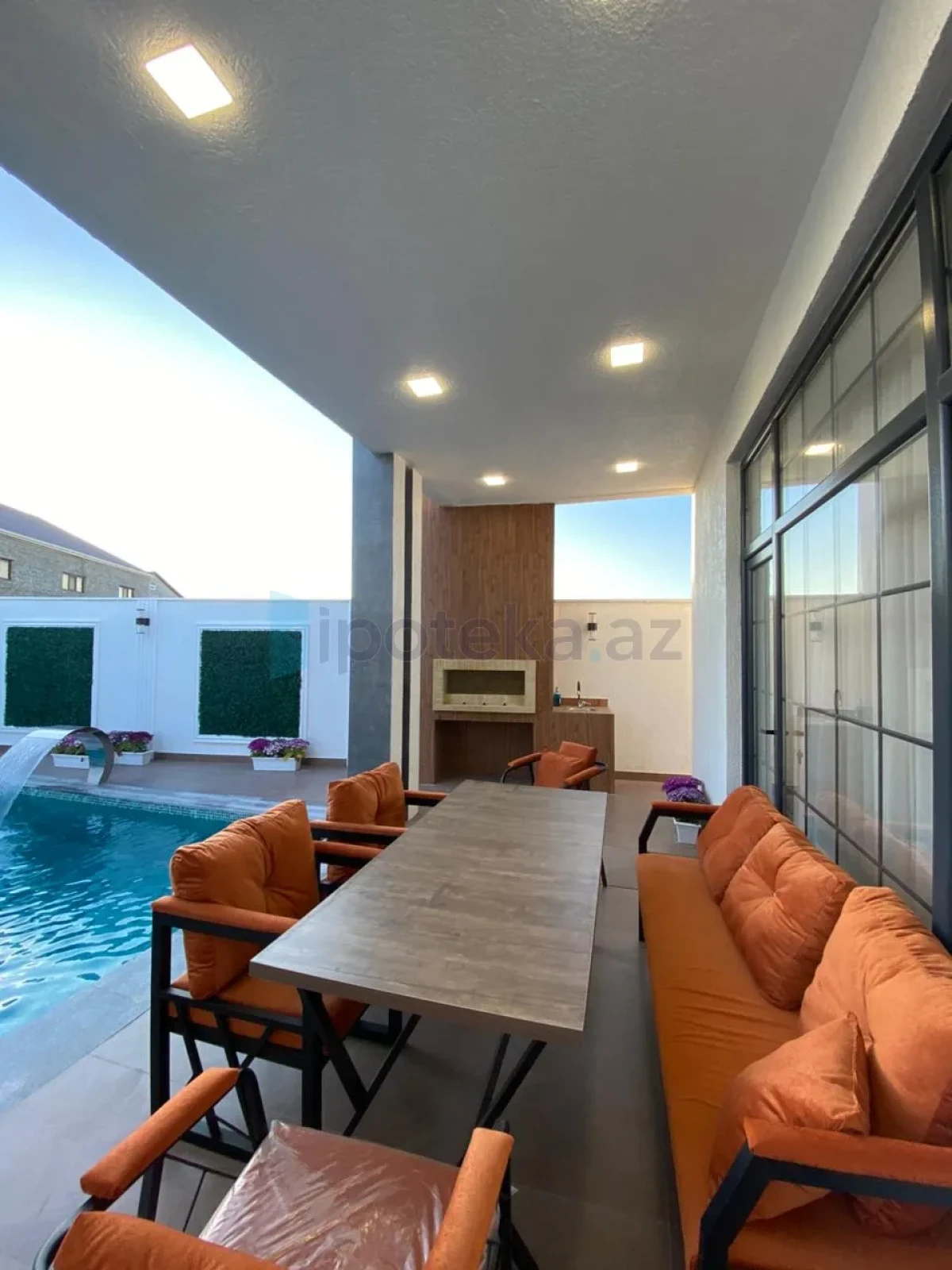 Satılır 4 otaqlı mənzil 195 m²