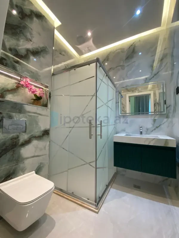 Satılır 4 otaqlı mənzil 195 m²