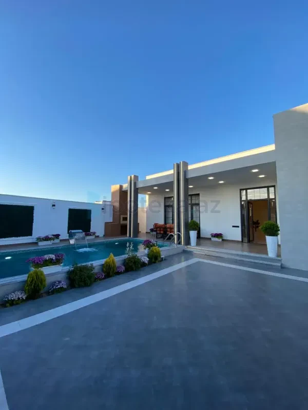 Satılır 4 otaqlı mənzil 195 m²