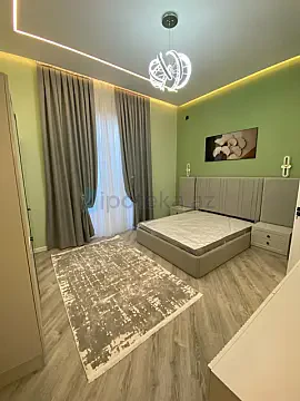 Satılır 4 otaqlı mənzil 195 m²
