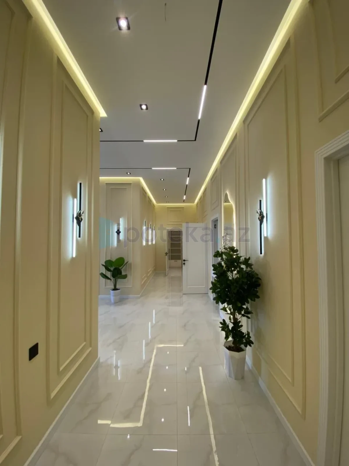 Satılır 4 otaqlı mənzil 195 m²