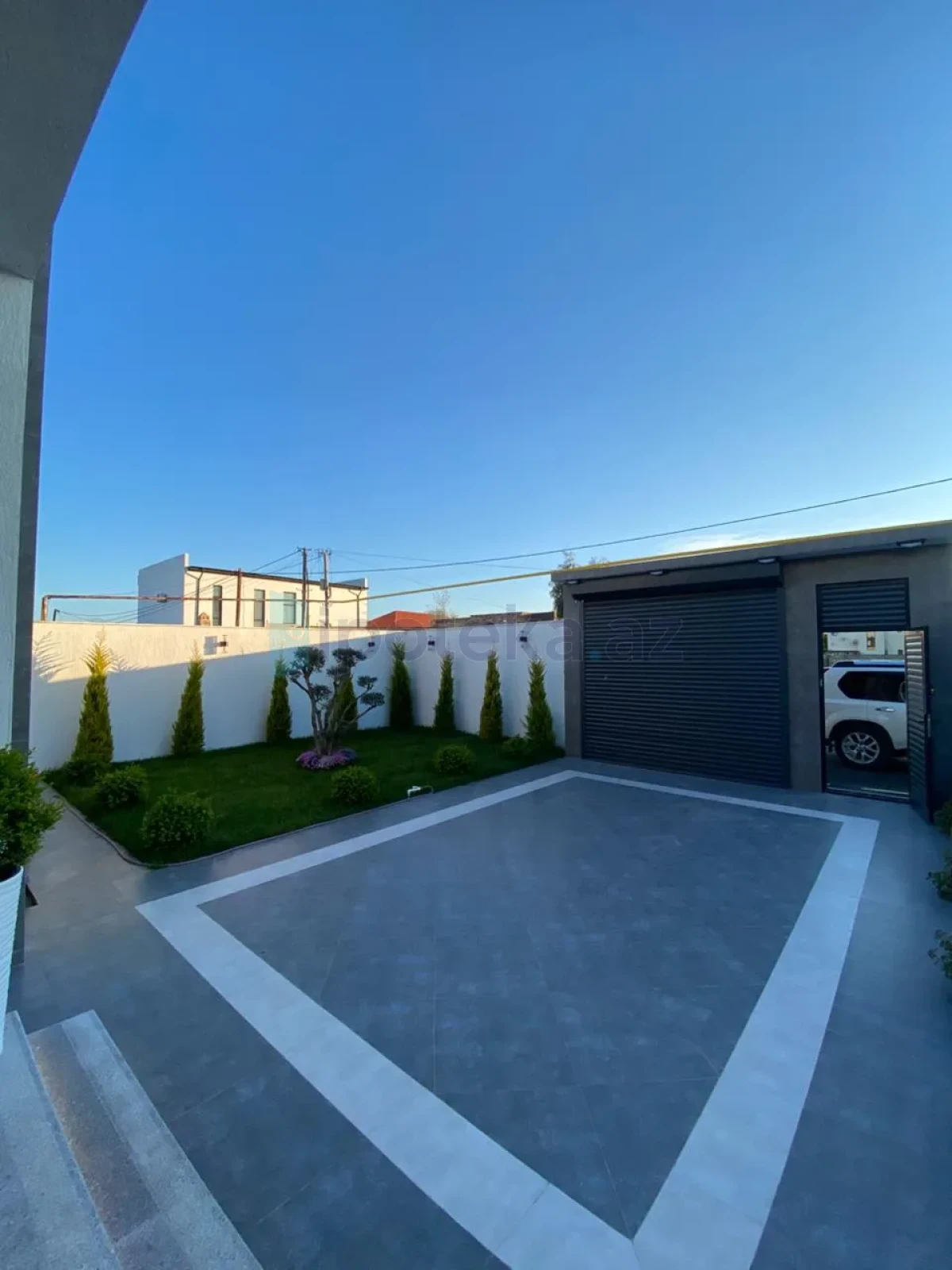 Satılır 4 otaqlı mənzil 195 m²