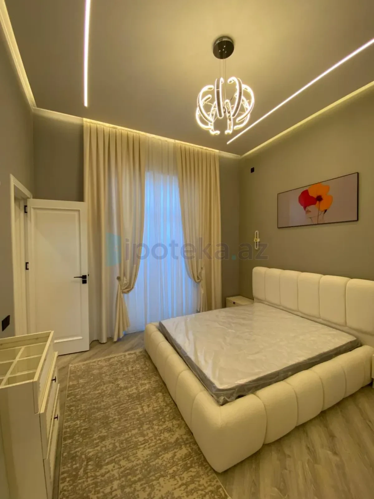 Satılır 4 otaqlı mənzil 195 m²