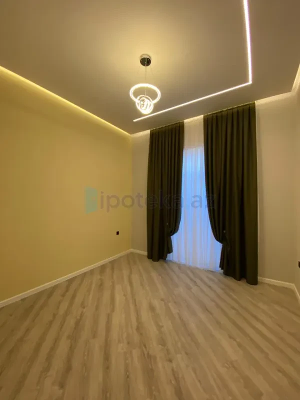 Satılır 4 otaqlı mənzil 195 m²