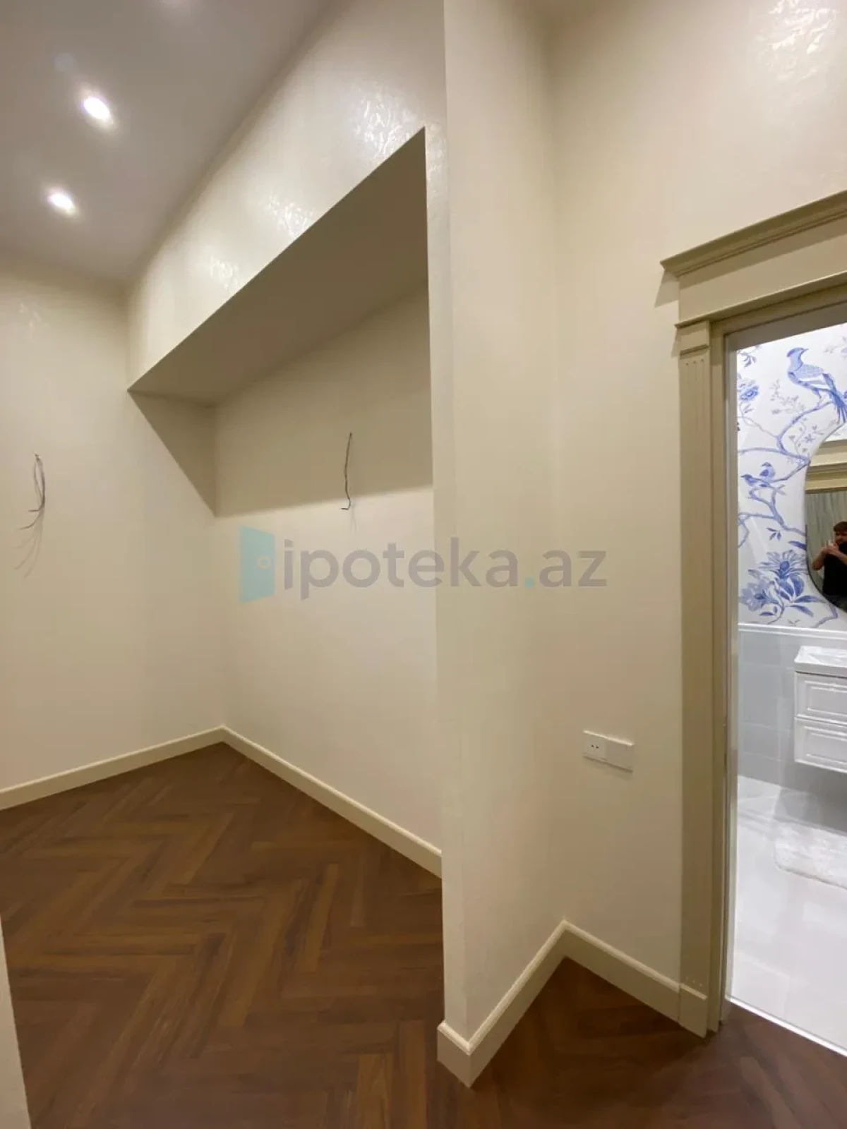 Satılır 4 otaqlı mənzil 150 m²