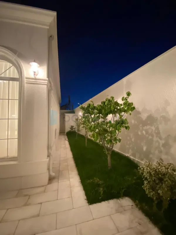 Satılır 4 otaqlı mənzil 150 m²