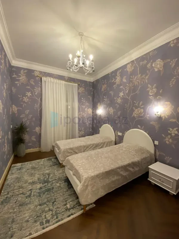 Satılır 4 otaqlı mənzil 150 m²