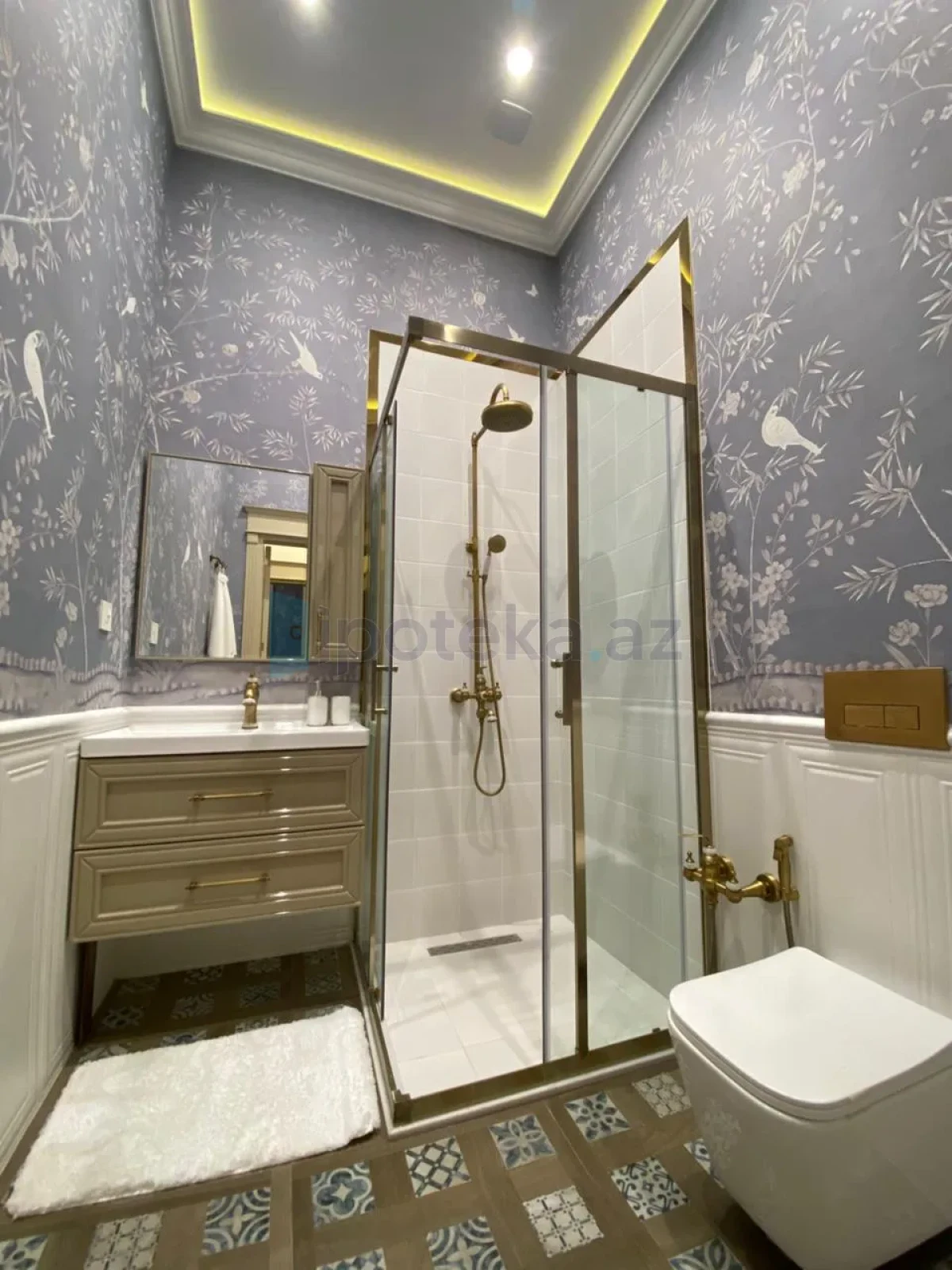 Satılır 4 otaqlı mənzil 150 m²