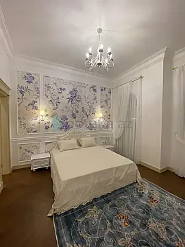 Satılır 4 otaqlı mənzil 150 m²