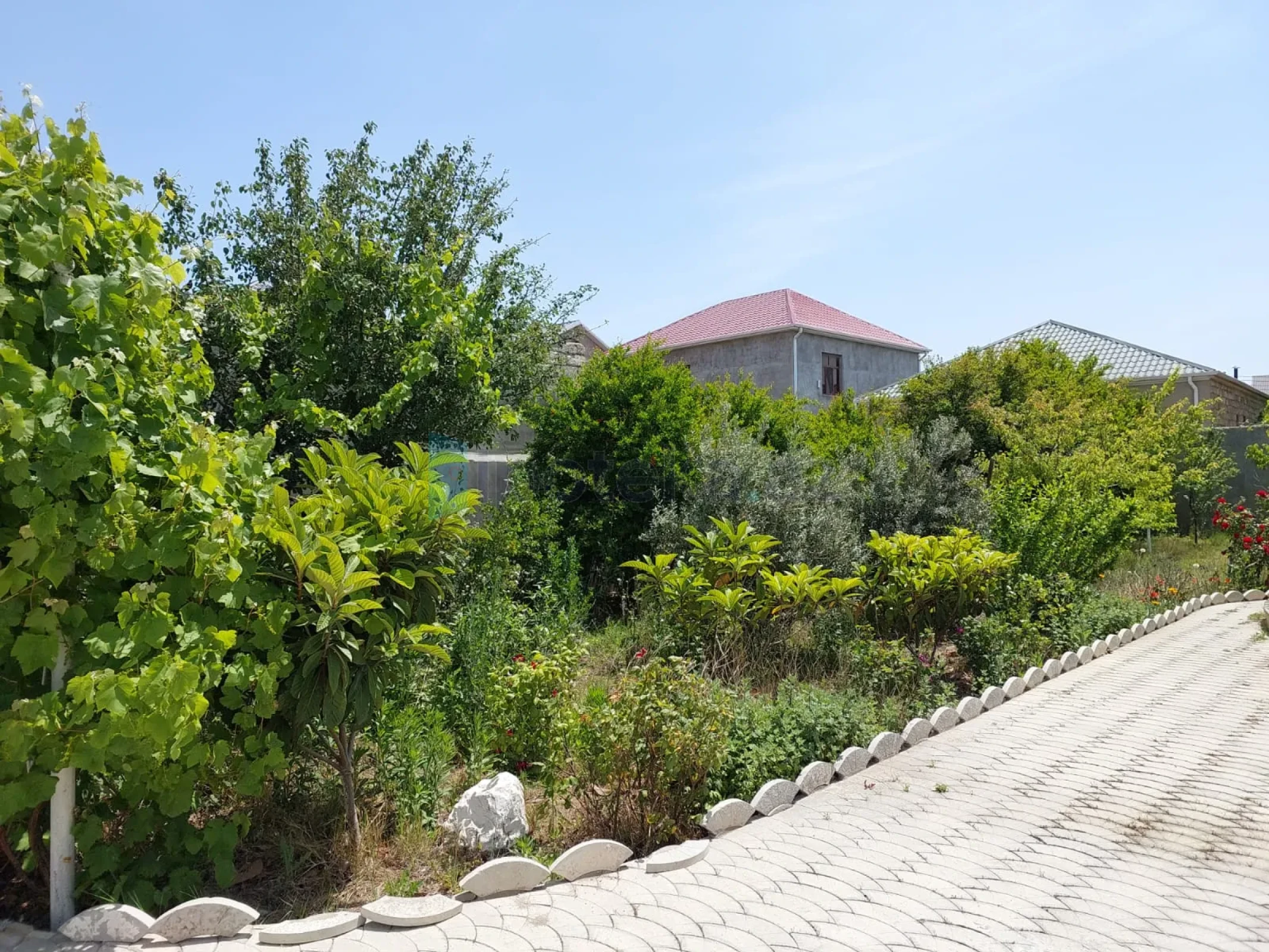Satılır 3 otaqlı həyət evi 240 m²