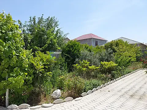 Satılır 3 otaqlı həyət evi 240 m²