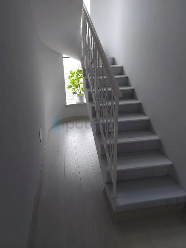 Satılır 3 otaqlı həyət evi 240 m²