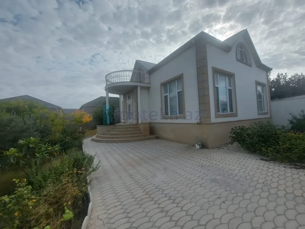 Satılır 3 otaqlı həyət evi 240 m²
