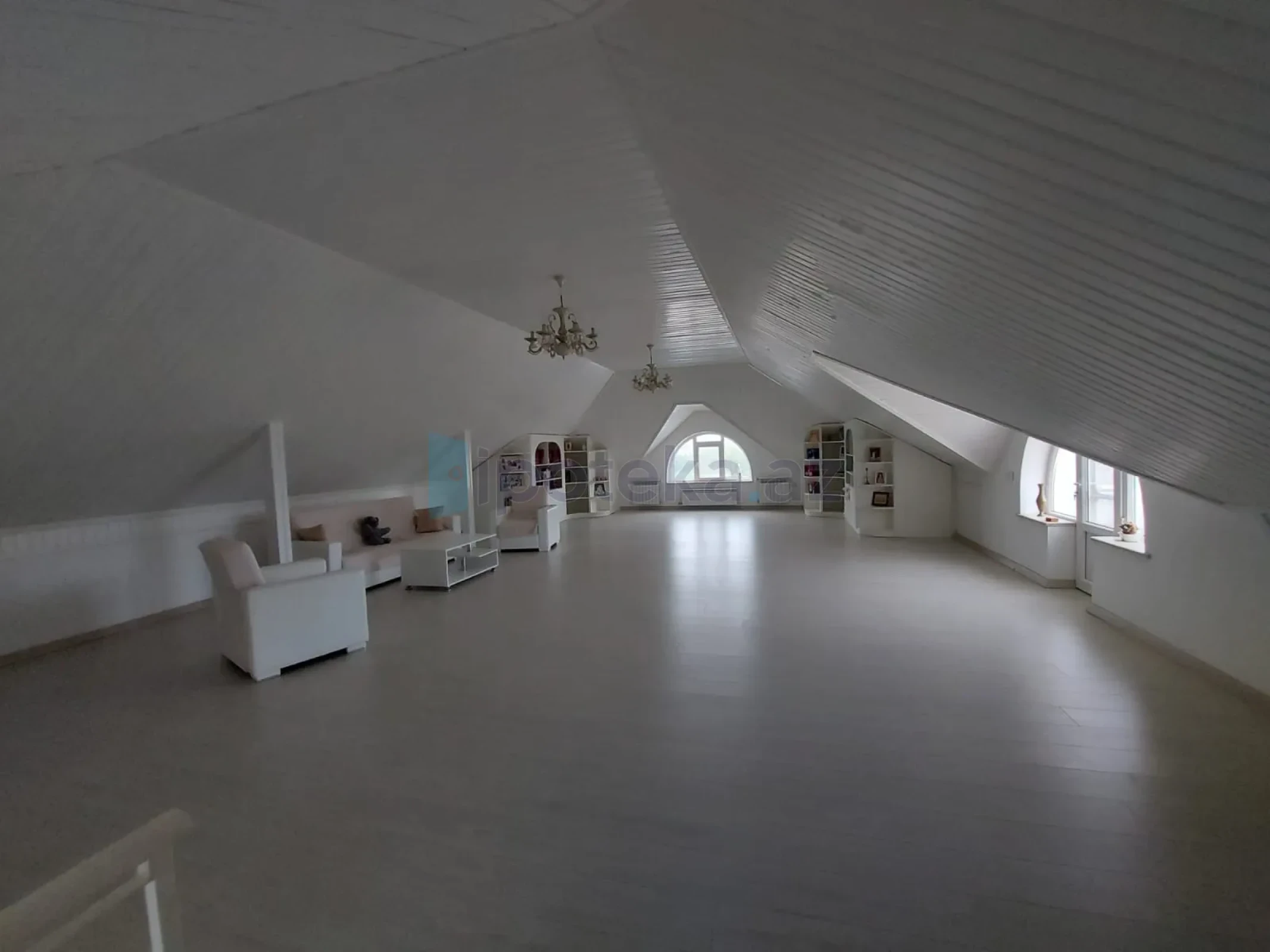 Satılır 3 otaqlı həyət evi 240 m²