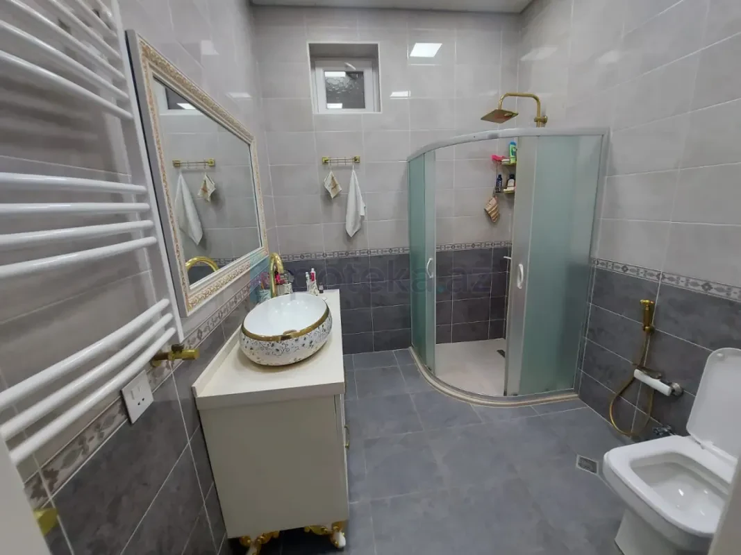 Satılır 3 otaqlı həyət evi 240 m²