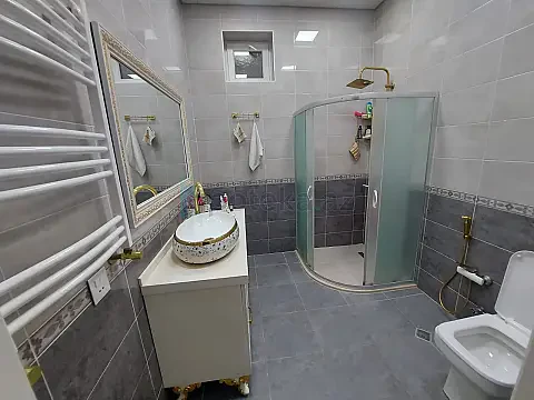 Satılır 3 otaqlı həyət evi 240 m²