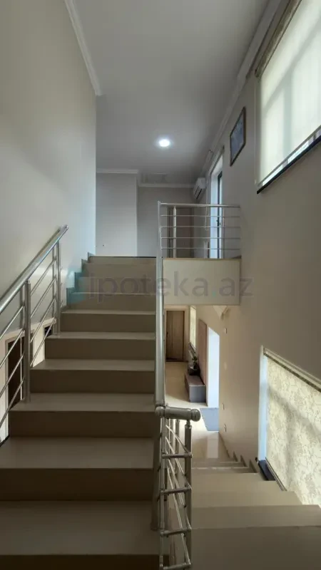 Satılır 5 otaqlı həyət evi 220 m²