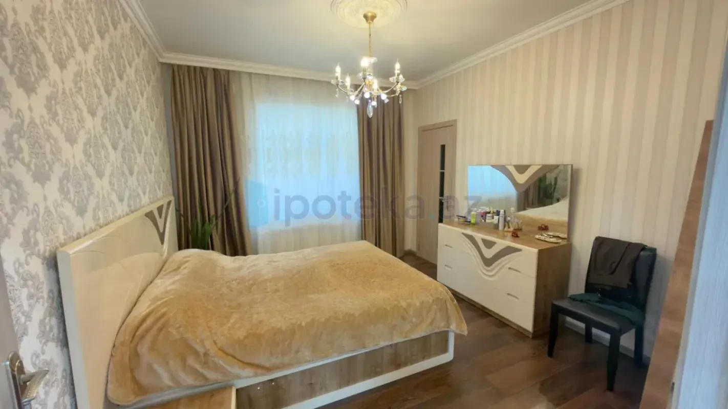 Satılır 5 otaqlı həyət evi 220 m²