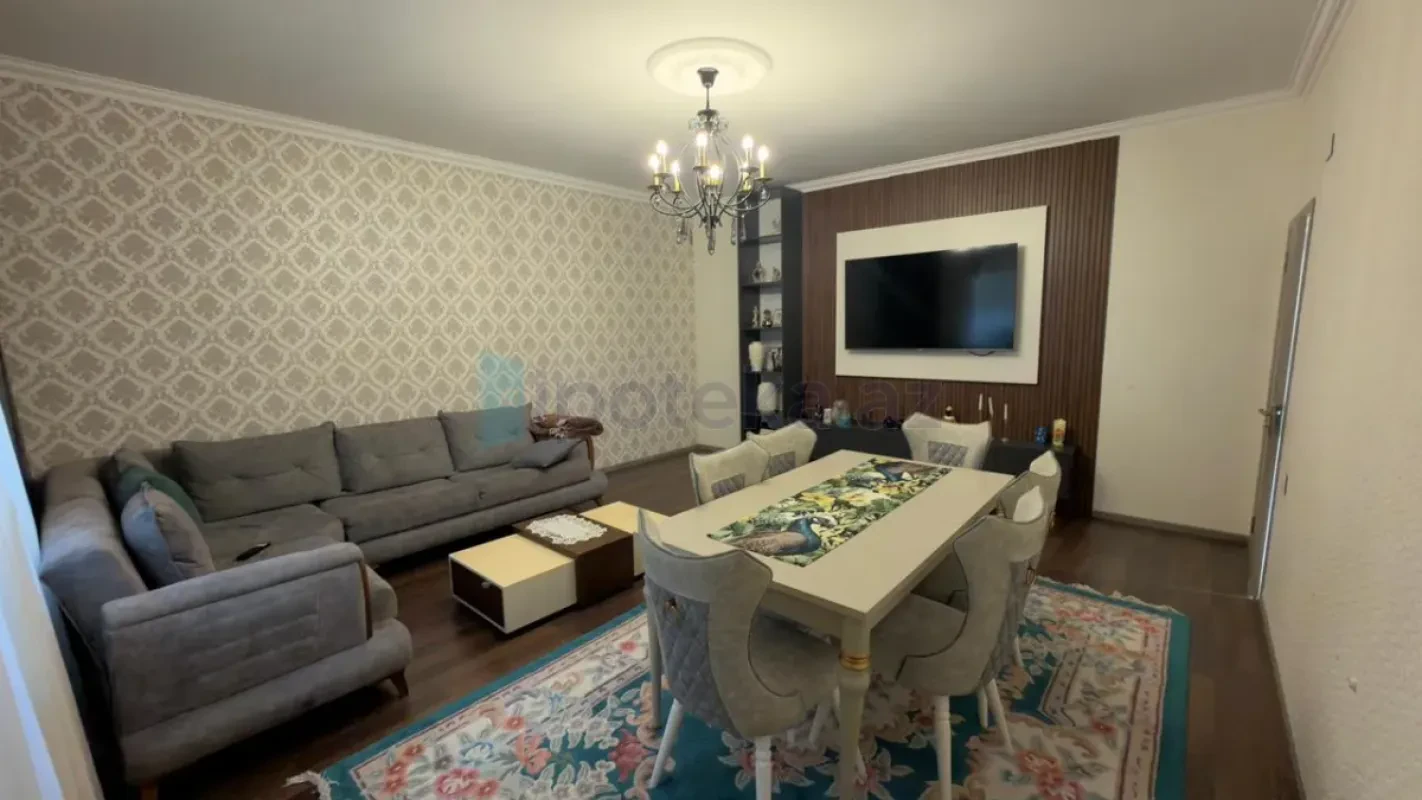Satılır 5 otaqlı həyət evi 220 m²