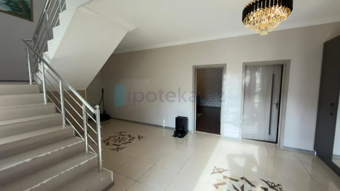 Satılır 5 otaqlı həyət evi 220 m²