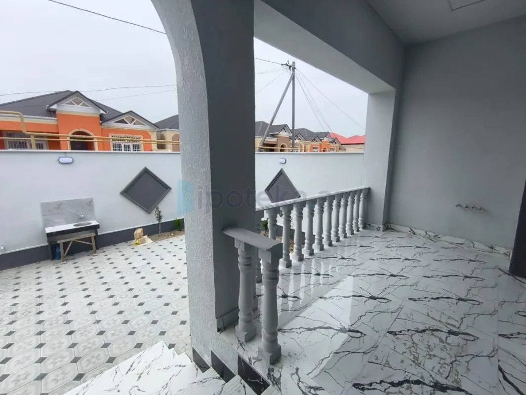 Satılır 4 otaqlı həyət evi 125 m²
