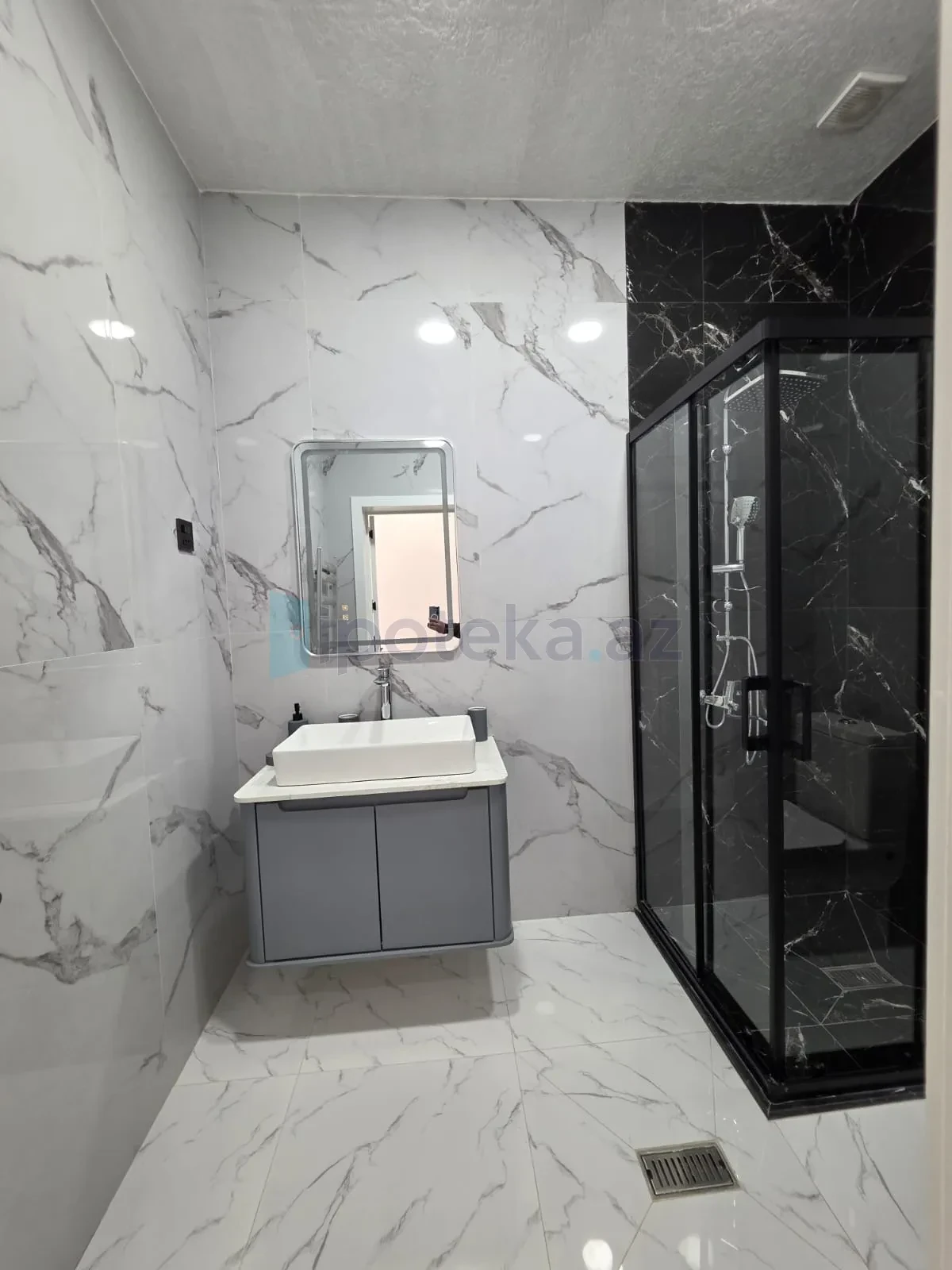 Satılır 4 otaqlı mənzil 140 m²